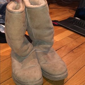 Sand classic uggs